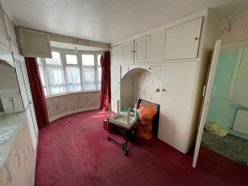 Lot: 7 - THREE-BEDROOM END-TERRACE HOUSE FOR IMPROVEMENT - Bedroom one